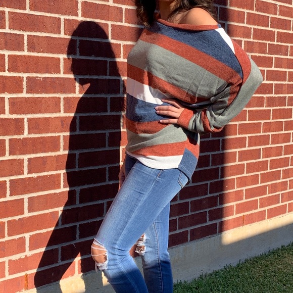 BF DEAL!! Striped Top - Picture 7 of 7